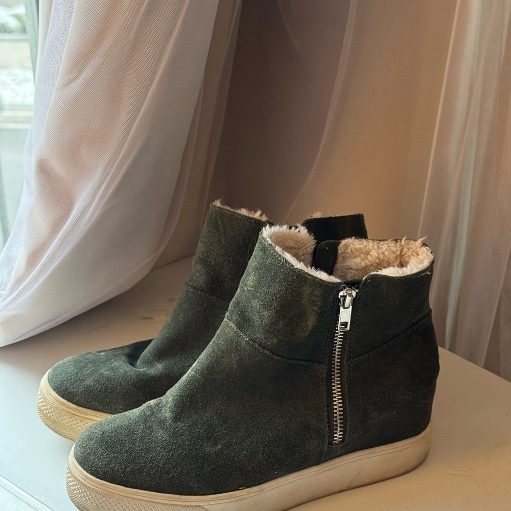 Steve Madden Olive Green Suede Wedge Ankle Boots with Faux Fur Trim